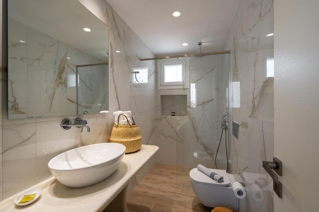 Santa Maria Mare Villa Naousa (Paros)