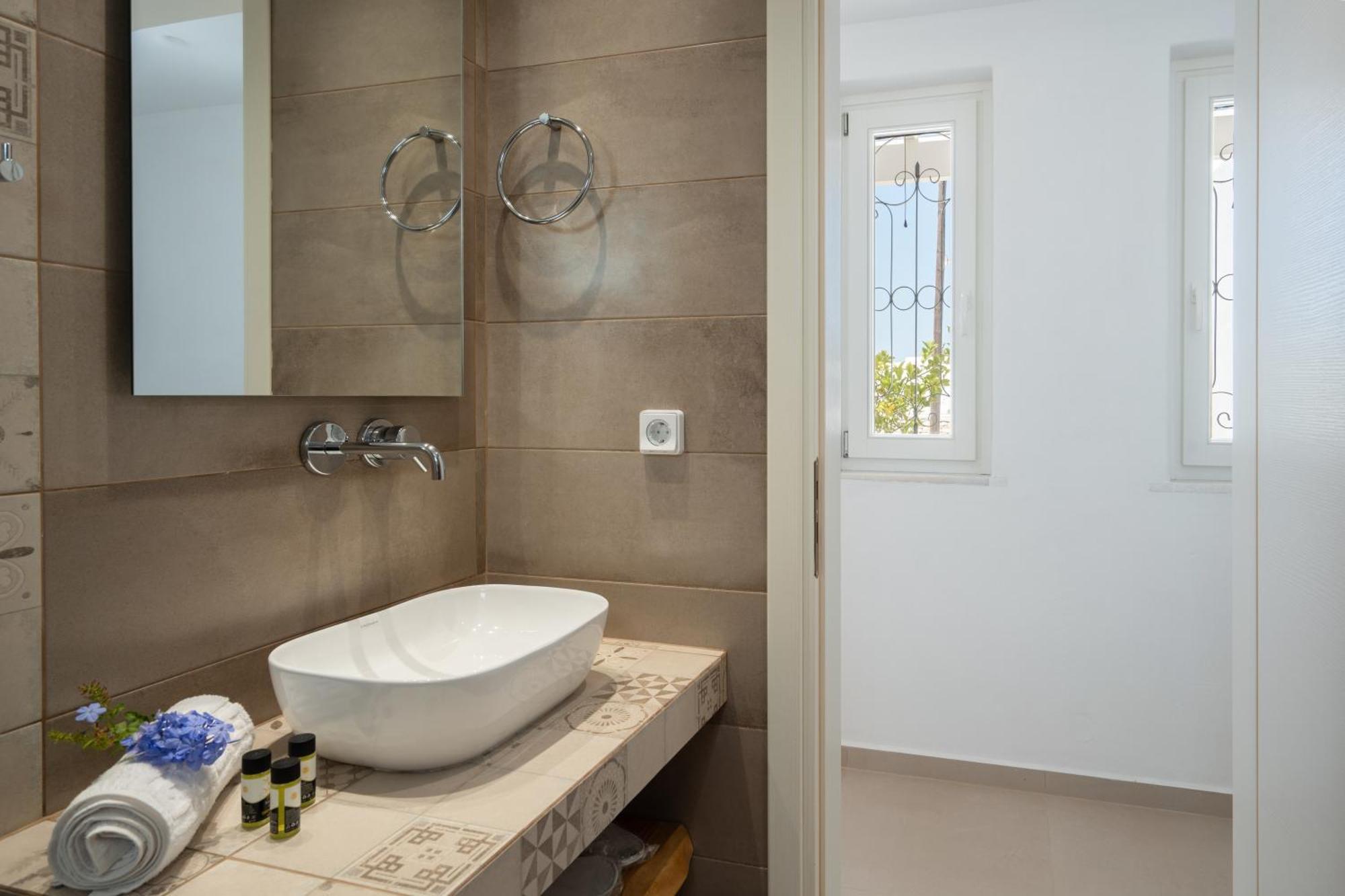 Villa Santa Maria Mare Naousa (Paros)
